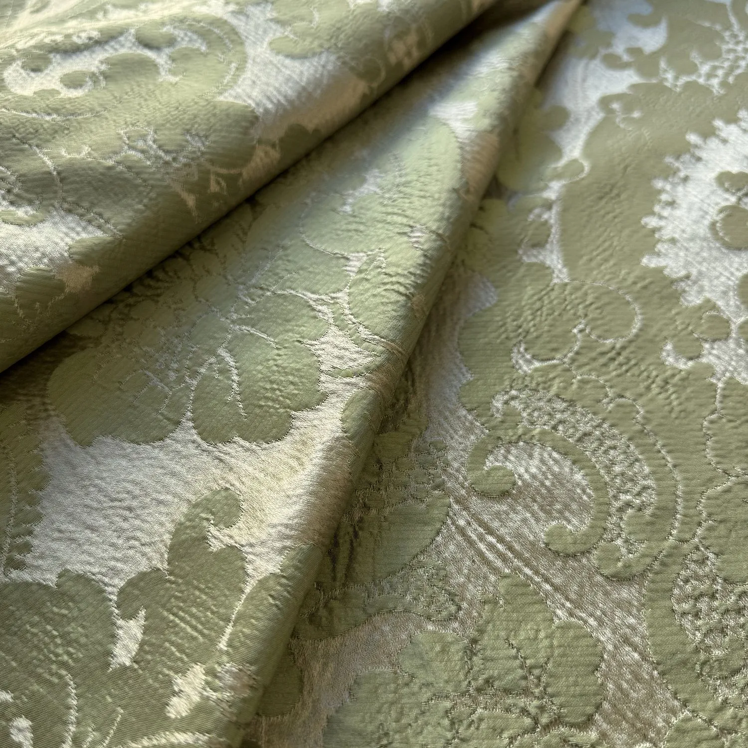DAMASK 001 GAUFFREE COL.25 BEIGE GREEN 130 CM 