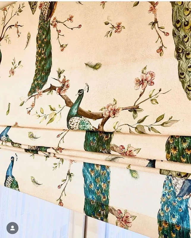 Римские шторы с шикарными павлинами
